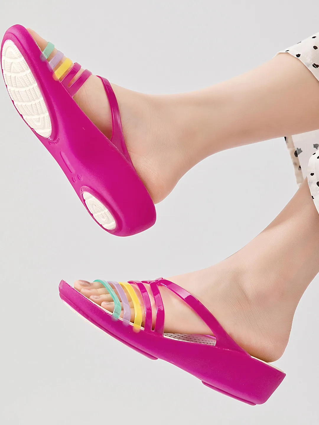 2026 New High-end Crystal Jelly Shoes Women's Sandals Slippers Fashionable Seaside Plastic Wedge Heel Non-slip Soft Sole Female
2026 New High-end Crystal Jelly Shoes Women's Sandals Slippers Fashionable Seaside Plastic Wedge Heel Non-slip Soft Sole Female