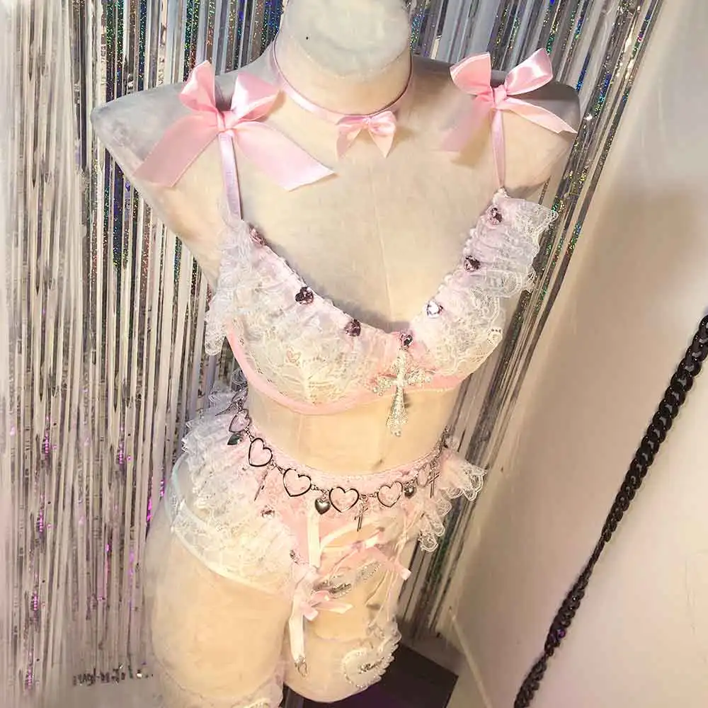 Cross Heart Gothic Tank Eco Goth 80s E-Girls Emo Harajuku Vintage Teen Grunge Y2K Halter Camisole TOPS Punk Rock Kawaii 90s
Cross Heart Gothic Tank Eco Goth 80s E-Girls Emo Harajuku Vintage Teen Grunge Y2K Halter Camisole TOPS Punk Rock Kawaii 90s