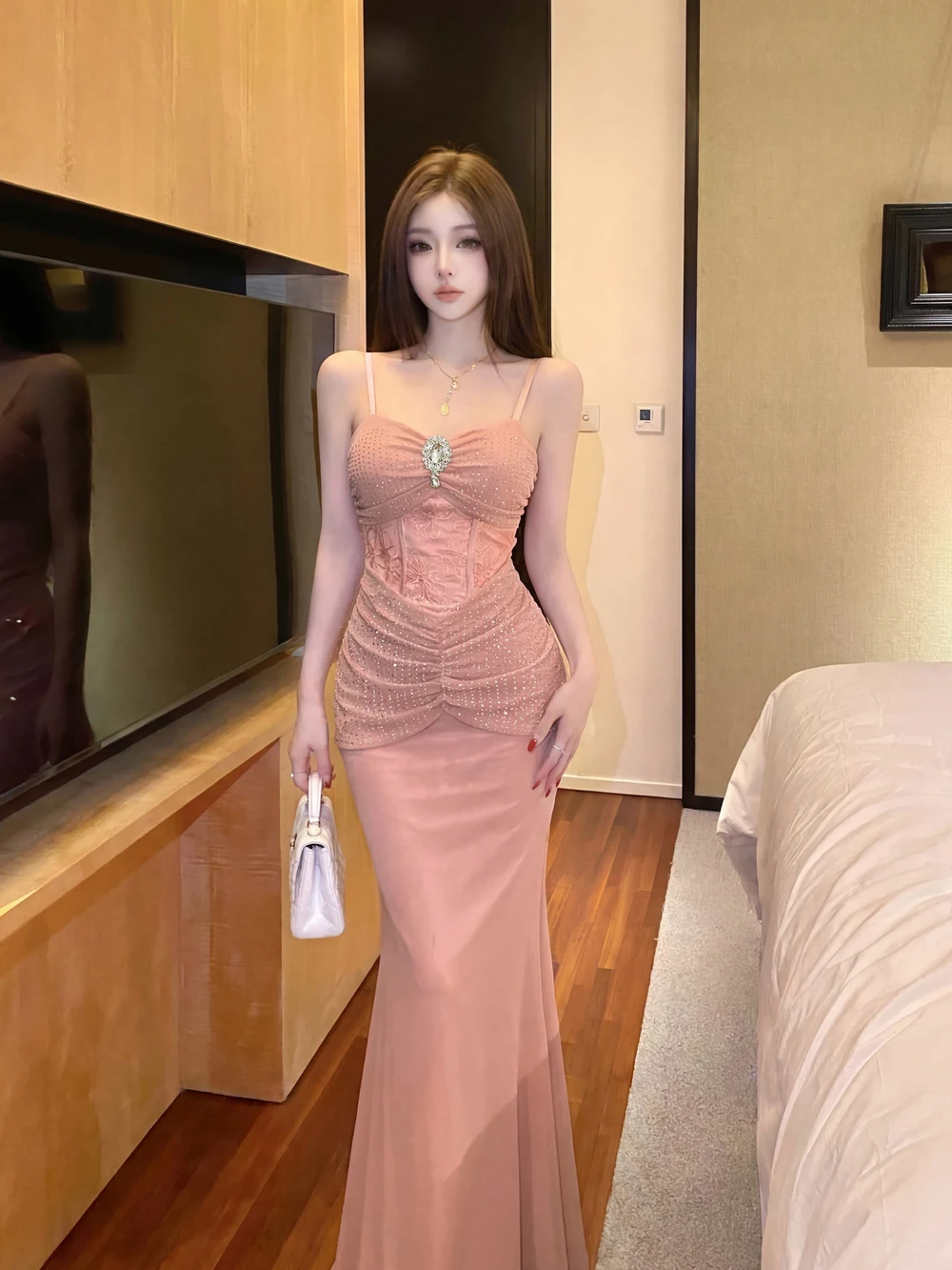 Pure Desire Strapless Diamond Dress Women's Waist Cinched Slimming Long Skirt Party Evening Gown High-End Feeling Dress
Pure Desire Strapless Diamond Dress Women's Waist Cinched Slimming Long Skirt Party Evening Gown High-End Feeling Dress