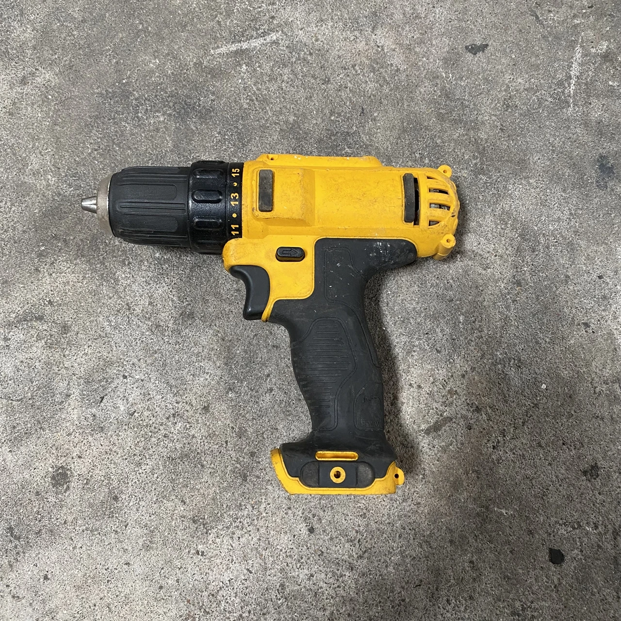 DEWALT DCD710 Аккумуляторная дрель/шуруповерт 12 В MAX 3/8 дюйма (только инструмент), б/у
DEWALT DCD710 Аккумуляторная дрель/шуруповерт 12 В MAX 3/8 дюйма (только инструмент), б/у