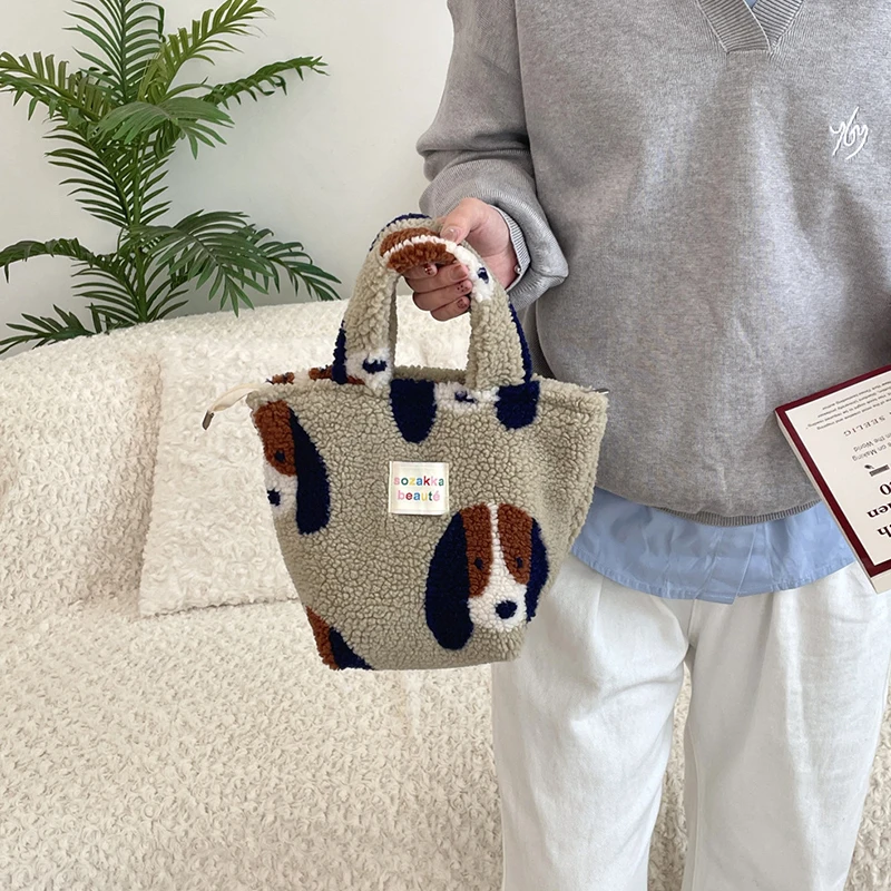 New Fashion Printed Winter Plush Bag Women's Lunch Bag French Polka Dot Shopping Handbag Commuting Handbag
New Fashion Printed Winter Plush Bag Women's Lunch Bag French Polka Dot Shopping Handbag Commuting Handbag