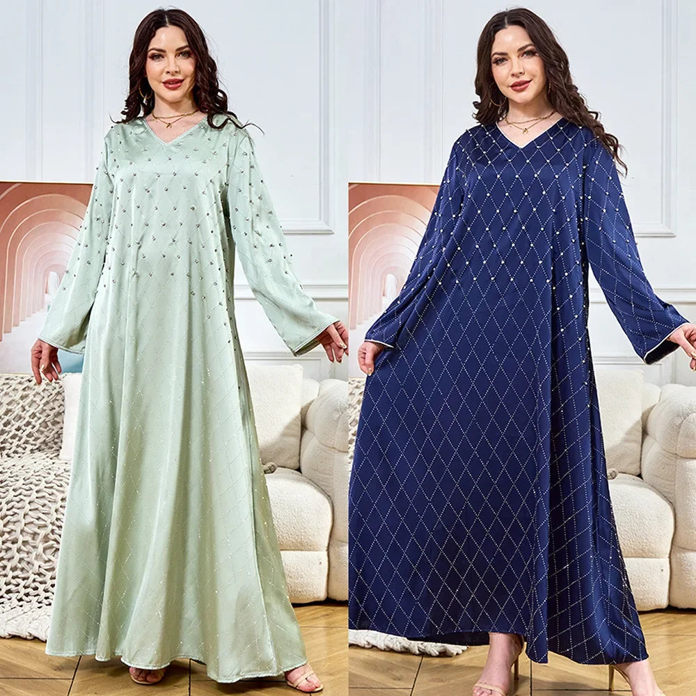New Style Fashionable Muslim Robes in The Middle East. Vintage Long-sleeved Dresses for Women in Dubai with Hot-fixed Diamonds.
New Style Fashionable Muslim Robes in The Middle East. Vintage Long-sleeved Dresses for Women in Dubai with Hot-fixed Diamonds.