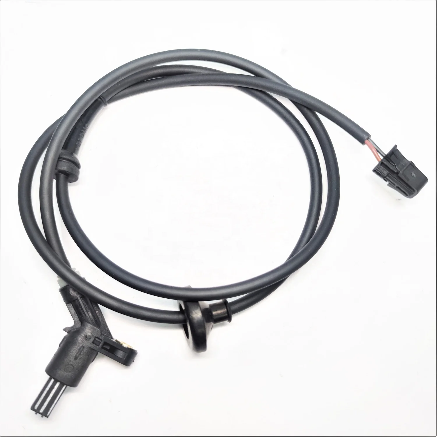 Brand Packaging 1H0927807D 1J0927807D Universal Auto ABS Wheel Speed Sensor for VW Golf Jetta VENTO
Brand Packaging 1H0927807D 1J0927807D Universal Auto ABS Wheel Speed Sensor for VW Golf Jetta VENTO