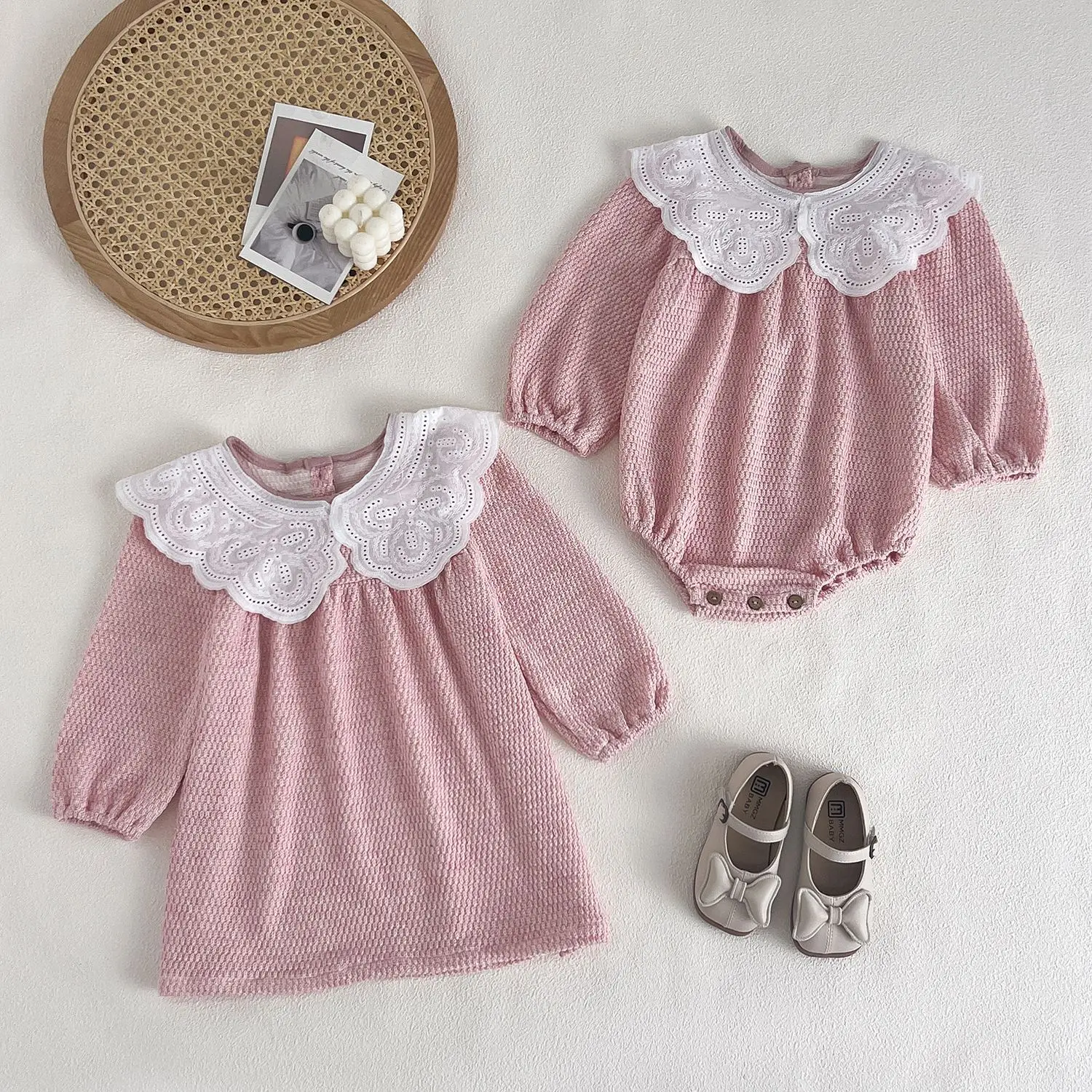 2024 Winter Girls' Long Sleeved Dress Sweater Princess Dress Lace Embroidered Lace Collar Romper
2024 Winter Girls' Long Sleeved Dress Sweater Princess Dress Lace Embroidered Lace Collar Romper