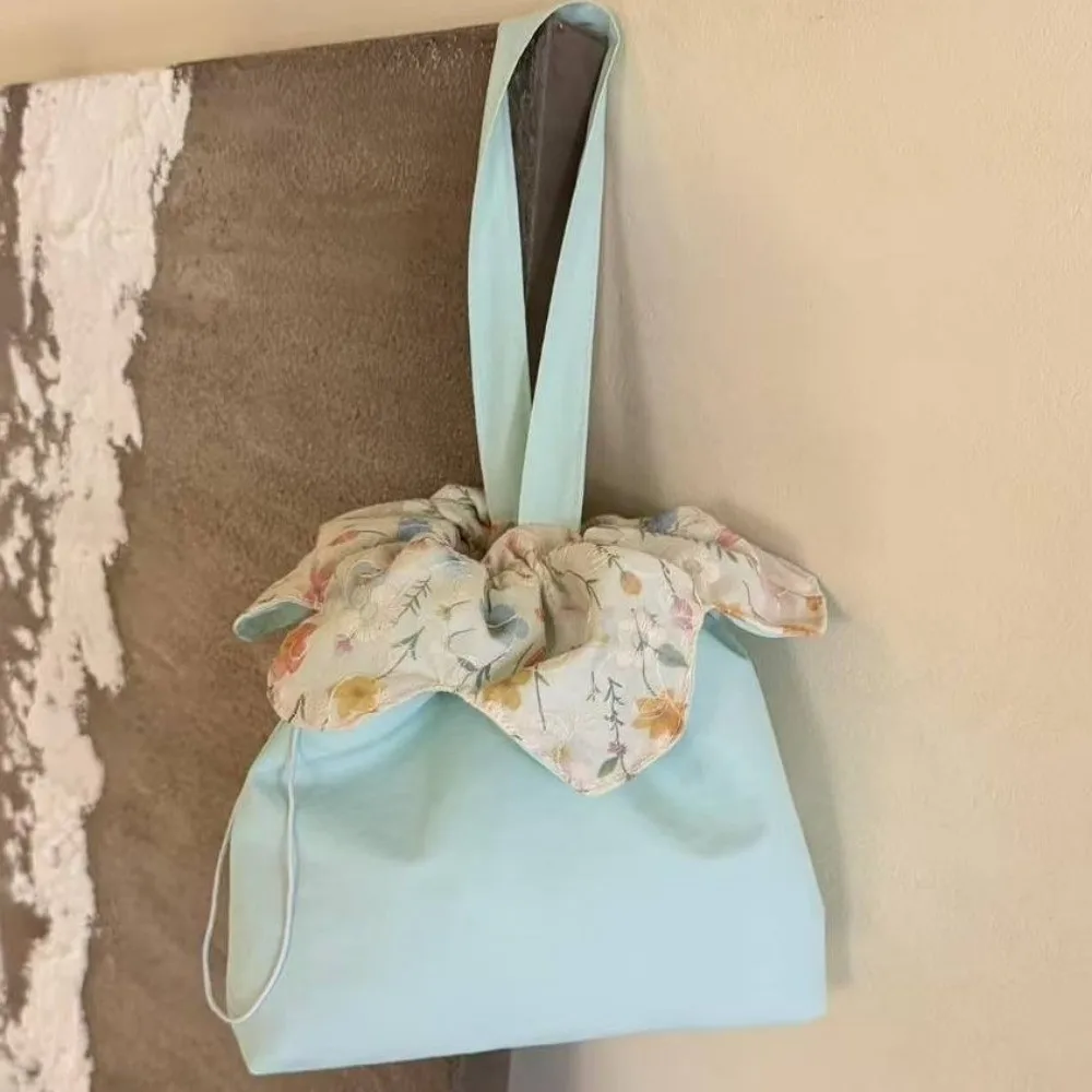 Sweet Flower Drawstring Handbag Cute Plaid Large Capacity Bucket Bag Double-Sided Flower Pattern Clutch Purse Work Daily Use
Sweet Flower Drawstring Handbag Cute Plaid Large Capacity Bucket Bag Double-Sided Flower Pattern Clutch Purse Work Daily Use
