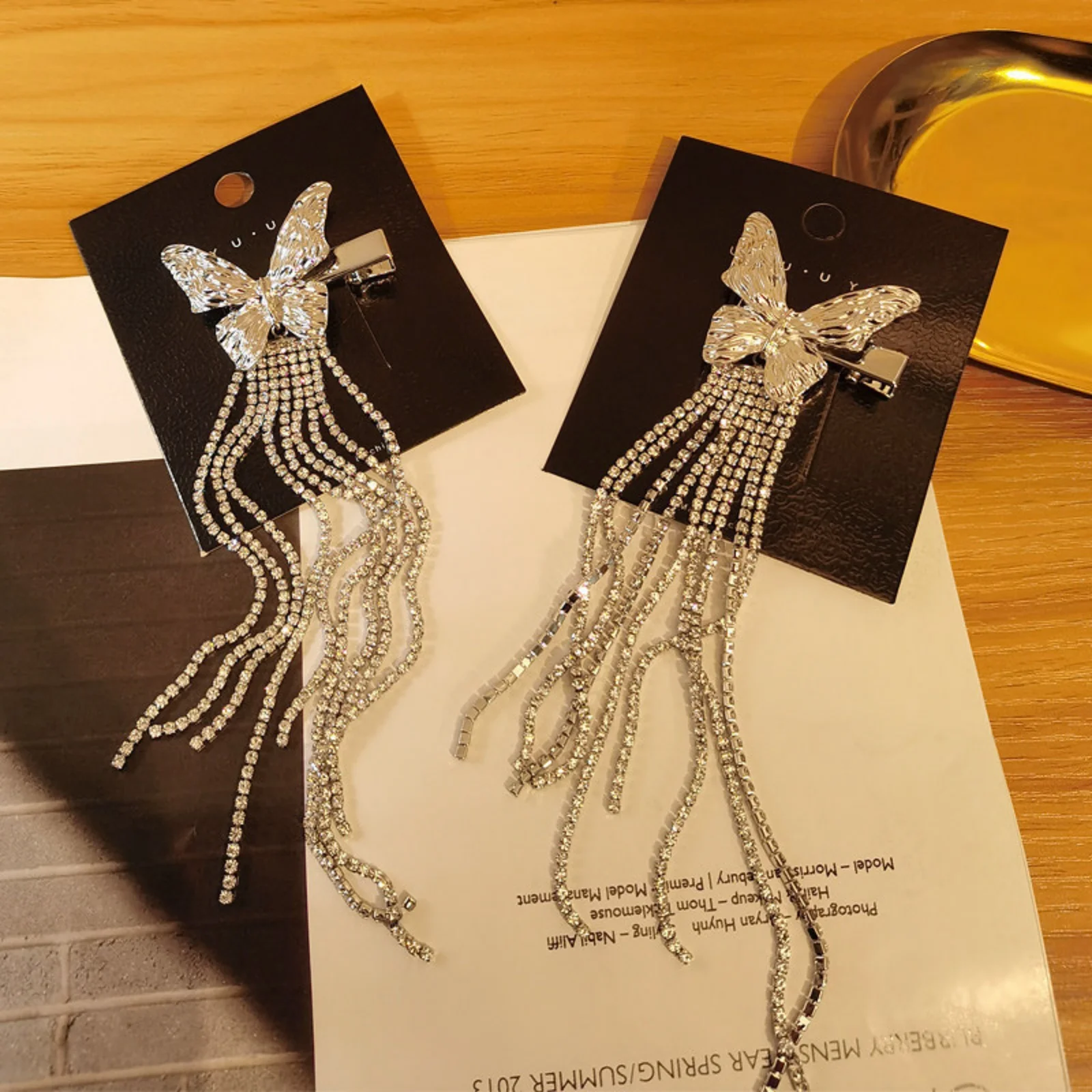 1 шт., серебряные заколки для волос-бабочки, декор с кисточками со стразами, гламурные аксессуары для волос в стиле ретро для женщин, стильная повседневная одежда
1 шт., серебряные заколки для волос-бабочки, декор с кисточками со стразами, гламурные аксессуары для волос в стиле ретро для женщин, стильная повседневная одежда