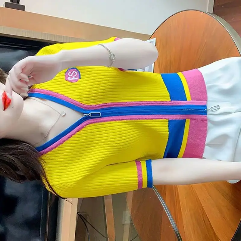 Summer New Knitted T-Shirt Short Sleeve V-Neck Thin Knit Cardigan Jacket Fashion Zipper Sweater Top Women Knitwear Ladies Coat
Summer New Knitted T-Shirt Short Sleeve V-Neck Thin Knit Cardigan Jacket Fashion Zipper Sweater Top Women Knitwear Ladies Coat