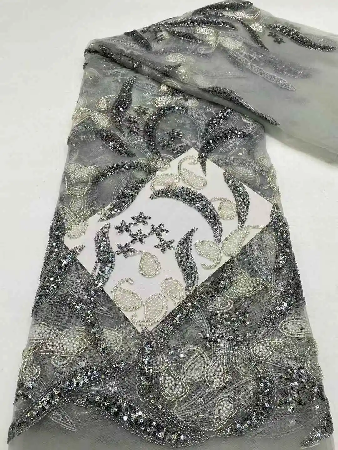2025 New African French Nigerian High End Lace Fabric With Beads Sequins Mesh for Embroidery Wedding Party Bride Sewing Dress
2025 New African French Nigerian High End Lace Fabric With Beads Sequins Mesh for Embroidery Wedding Party Bride Sewing Dress