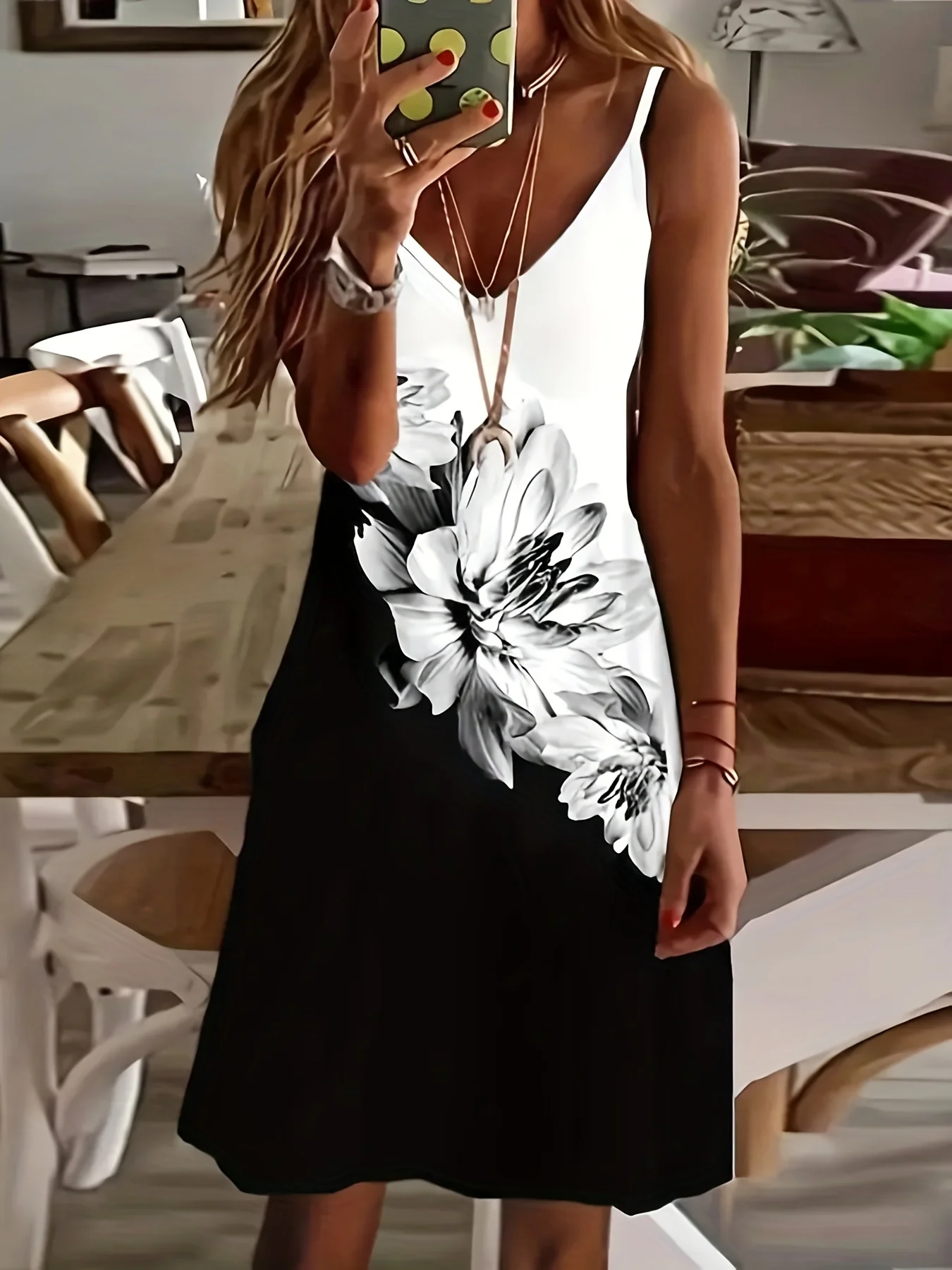 Plus Size Elegant Women Summer Floral Print Spaghetti Strap Backless Beach Dress Casual Sleeveless V Neck Sundress
Plus Size Elegant Women Summer Floral Print Spaghetti Strap Backless Beach Dress Casual Sleeveless V Neck Sundress