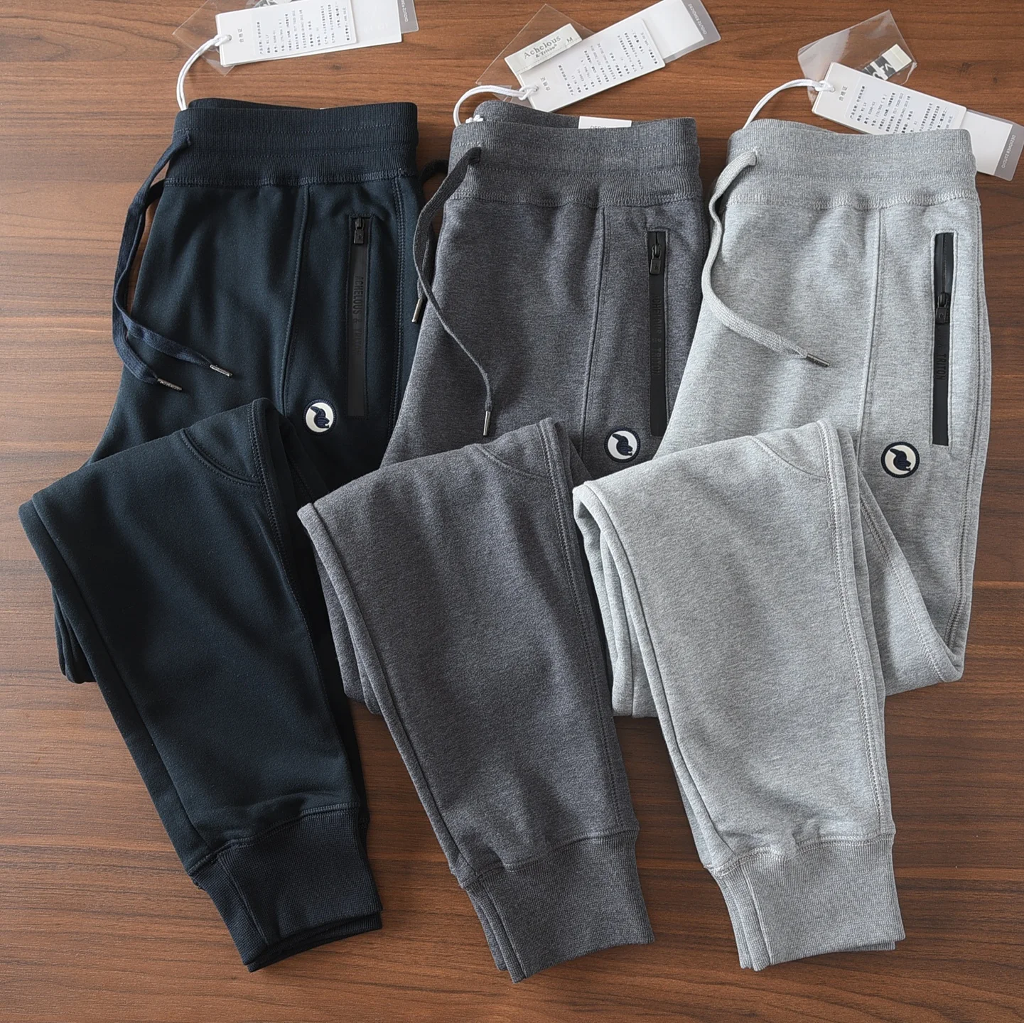 Мужские повседневные спортивные брюки на весну-осень, новинка, с манжетами, универсальные, свободного кроя, молодежные, из смесового хлопка
Мужские повседневные спортивные брюки на весну-осень, новинка, с манжетами, универсальные, свободного кроя, молодежные, из смесового хлопка