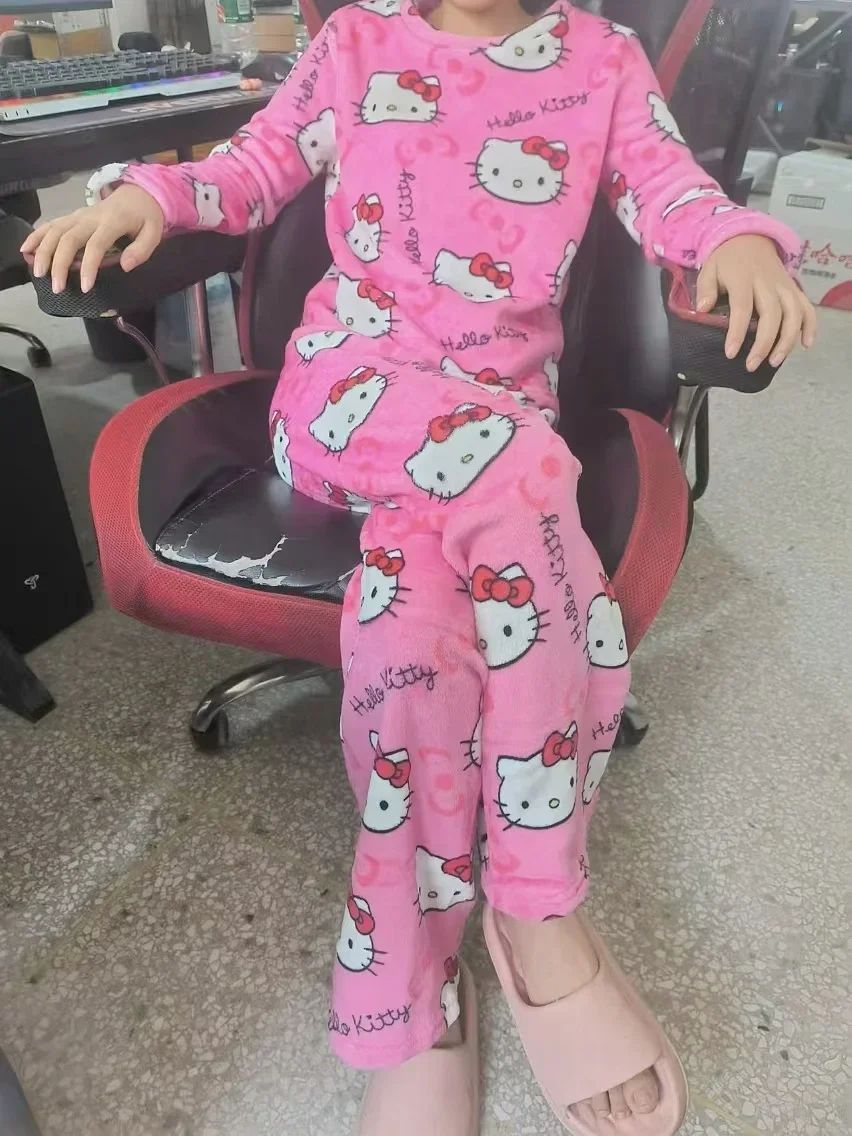 Пижамный комплект Hello Kitty Sanrio, пижамные штаны, куртка, аниме, флисовая двойная эластичная ткань, мягкие брюки, женские брюки с героями мультфильмов, подарок на день рождения
Пижамный комплект Hello Kitty Sanrio, пижамные штаны, куртка, аниме, флисовая двойная эластичная ткань, мягкие брюки, женские брюки с героями мультфильмов, подарок на день рождения