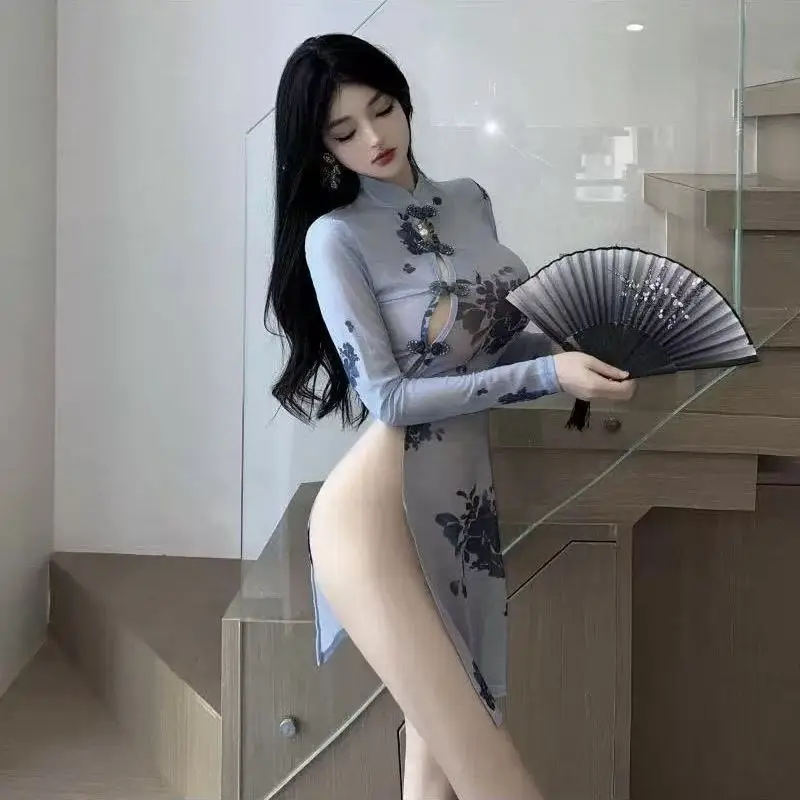 Cosplay plus slightly chubby sexy cheongsam, revealing chest, spicy girl, waist cinching, height trimming, slit, hip hugging dr
Cosplay plus slightly chubby sexy cheongsam, revealing chest, spicy girl, waist cinching, height trimming, slit, hip hugging dr
