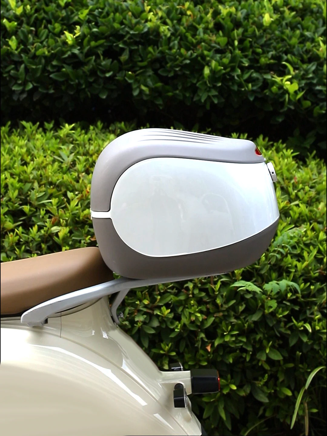 Scooter Top Case E-Bike Tail Box Electric Bicycle Rear Luggage Mopeds Trunk Motorbike Top Box for Helmet Storage Box for niu yd
Scooter Top Case E-Bike Tail Box Electric Bicycle Rear Luggage Mopeds Trunk Motorbike Top Box for Helmet Storage Box for niu yd