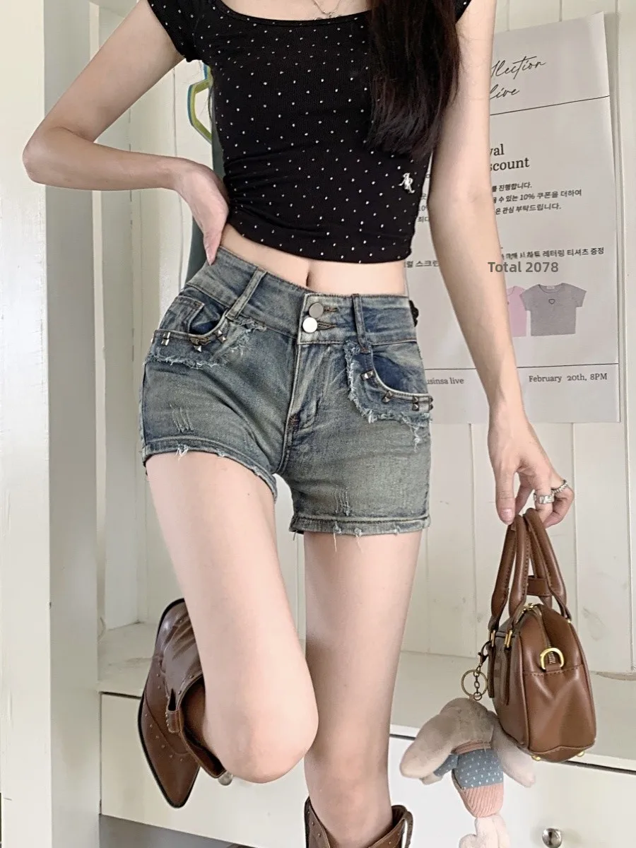 American Retro Hot Girl Low Waist Denim Super Short Pants Women's Summer Elastic Slimming Sexy Hot Pants Wide Leg Trousers
American Retro Hot Girl Low Waist Denim Super Short Pants Women's Summer Elastic Slimming Sexy Hot Pants Wide Leg Trousers