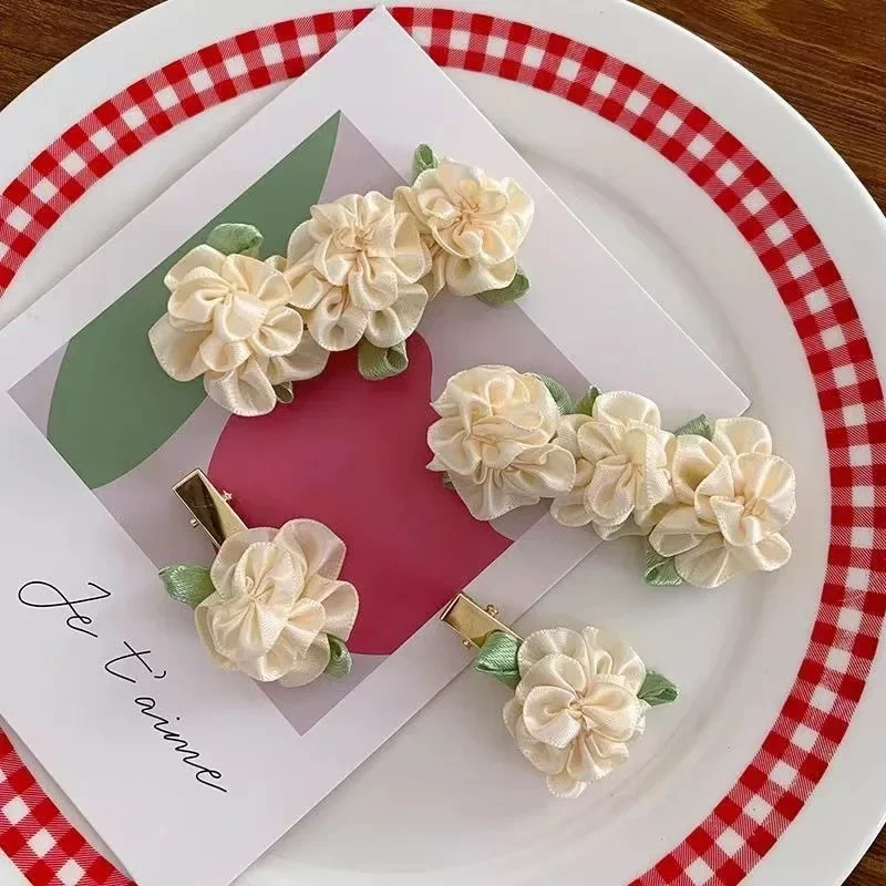 French Retro Jasmine Flower Mini Hairpin for Women Sweet Exquisite Fabric Side Clip Hairpins Girls Hair Accessories
French Retro Jasmine Flower Mini Hairpin for Women Sweet Exquisite Fabric Side Clip Hairpins Girls Hair Accessories