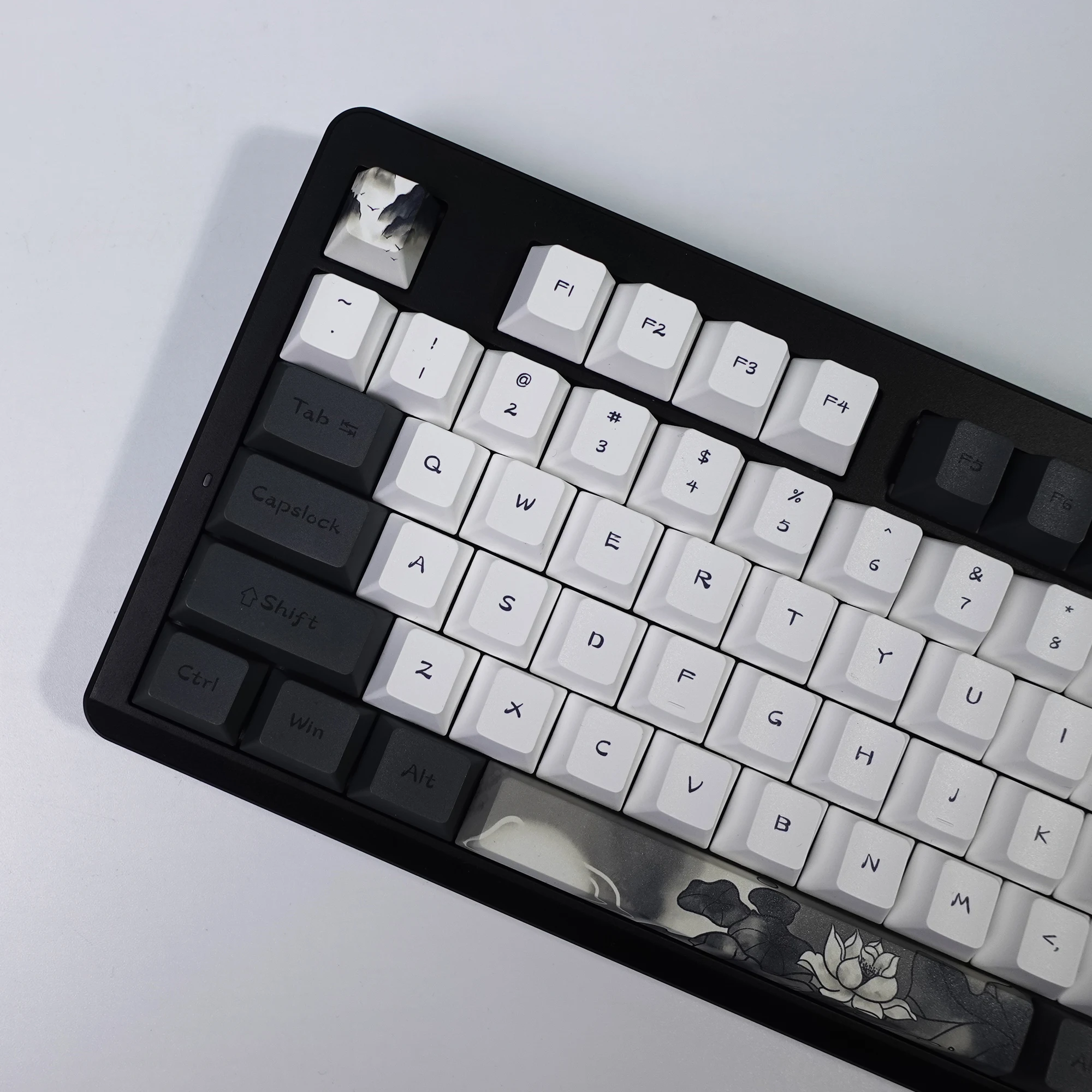 Ink and wash lotus key cap original height PBT thermal sublimation customized mechanical keyboard 61 87 96 108
Ink and wash lotus key cap original height PBT thermal sublimation customized mechanical keyboard 61 87 96 108