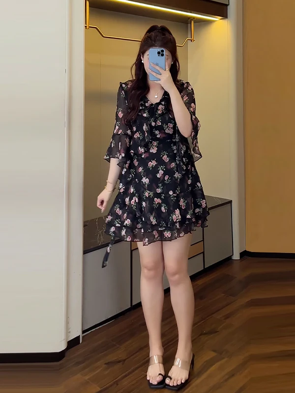 Платье макси с цветочным принтом для полных женщин, стройнящее, А-силуэт, корейский стиль, для повседневной носки, из полиэстера
Платье макси с цветочным принтом для полных женщин, стройнящее, А-силуэт, корейский стиль, для повседневной носки, из полиэстера