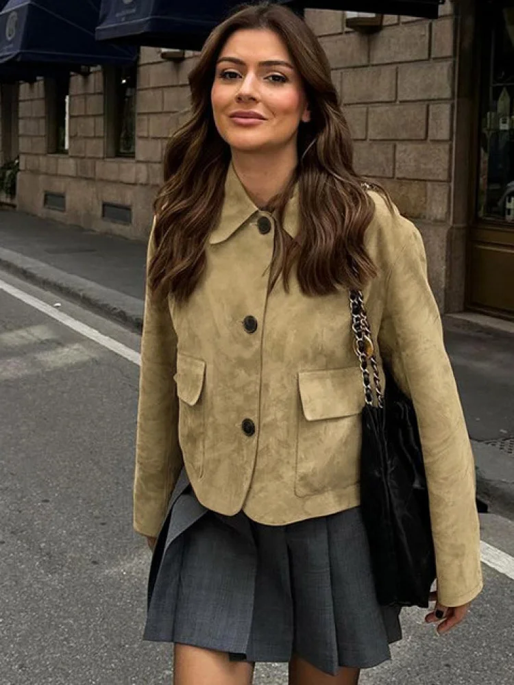 Модный замшевый пиджак для женщин, осенняя новинка, свободный крой, длинный рукав, на одной пуговице, однотонный, для офиса
Модный замшевый пиджак для женщин, осенняя новинка, свободный крой, длинный рукав, на одной пуговице, однотонный, для офиса