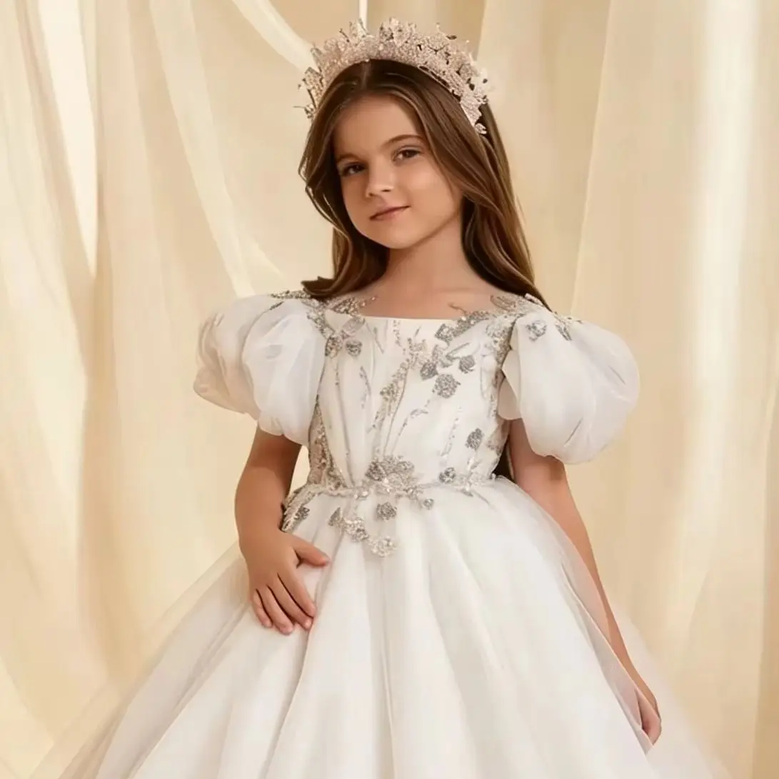 Elagant Flower Girl Dresses for Wedding Tulle Appliques Short Sleeves Floor Lenght Kids Birthday First Communion Gowns Custom
Elagant Flower Girl Dresses for Wedding Tulle Appliques Short Sleeves Floor Lenght Kids Birthday First Communion Gowns Custom