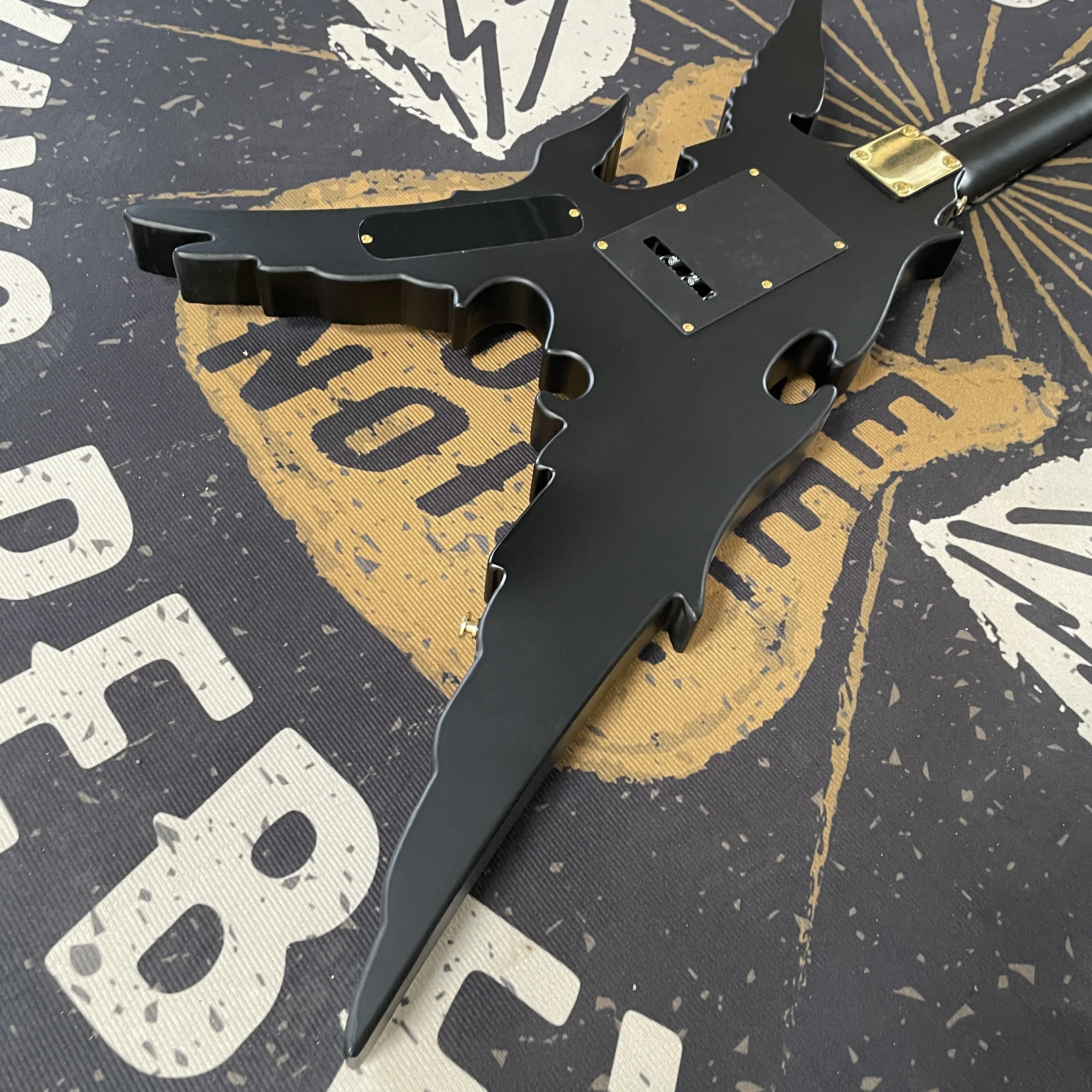 Электрогитара Black Angel с 6 струнами, корпус из черного палисандра
Электрогитара Black Angel с 6 струнами, корпус из черного палисандра