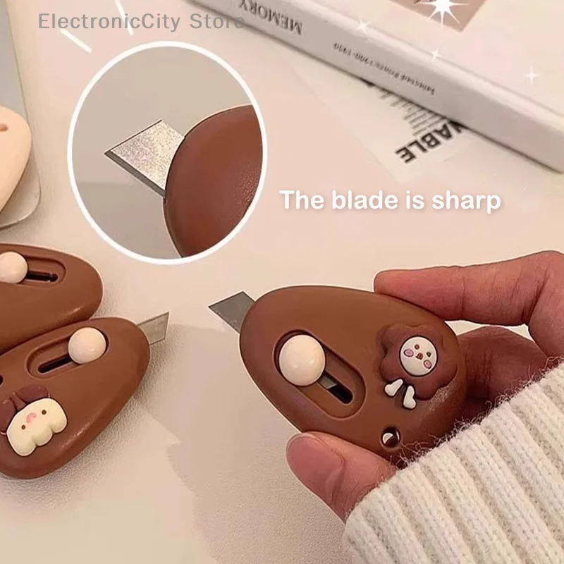 Kawaii Pocket Avocado Cartoon Fruit Art Utility Knife Express Box Knife Paper Cutter Craft Wrapping Tools Stationery
Kawaii Pocket Avocado Cartoon Fruit Art Utility Knife Express Box Knife Paper Cutter Craft Wrapping Tools Stationery