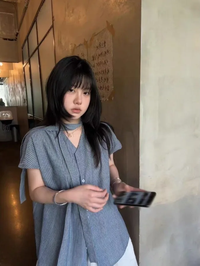 Summer 2026 Women's Loose Fit V-Neck Short Sleeve Shirt with Sash Slimming Versatile Open Cardigan Style Casual Shirt
Summer 2026 Women's Loose Fit V-Neck Short Sleeve Shirt with Sash Slimming Versatile Open Cardigan Style Casual Shirt