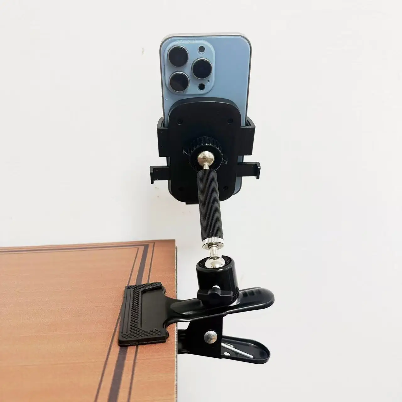 Universal Desktop Clamp Phone Holder with Extended Aluminum Rod 360 Degree Rotating Brackets Powerful Clamp for round Tube
Universal Desktop Clamp Phone Holder with Extended Aluminum Rod 360 Degree Rotating Brackets Powerful Clamp for round Tube