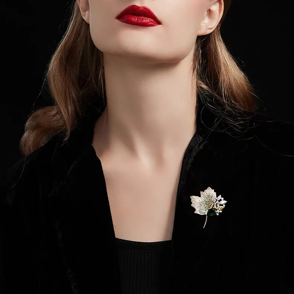 CZ Crystal Multicolored Gem Hollow Maple Leaf Women's Brooch Luxury Zircon Metal Lapel Pins Clothing Jewelry Accessories Gift 
CZ Crystal Multicolored Gem Hollow Maple Leaf Women's Brooch Luxury Zircon Metal Lapel Pins Clothing Jewelry Accessories Gift