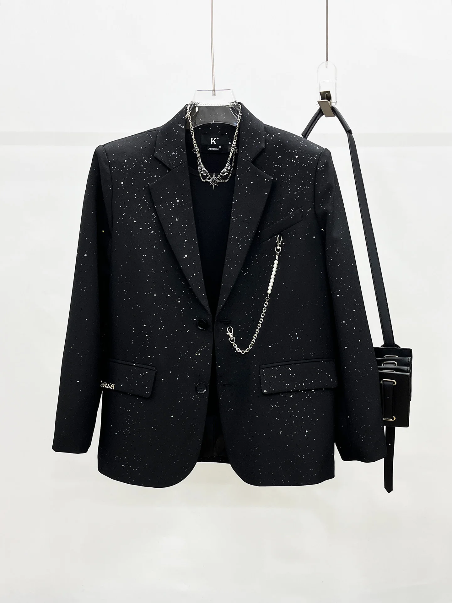 Faionable Glittering Men's Casual Suit Jaet Korean Sle Trendy Streetwear Loose Fit Long Sve Button Decorated Youth
Faionable Glittering Men's Casual Suit Jaet Korean Sle Trendy Streetwear Loose Fit Long Sve Button Decorated Youth
