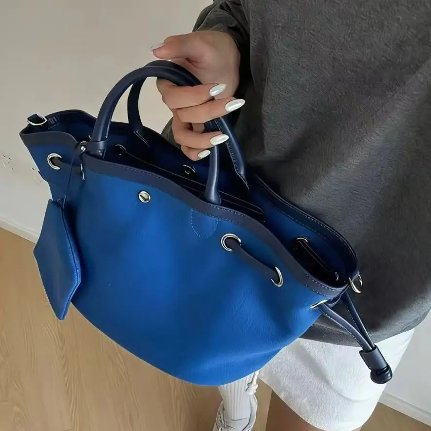 Large Capacity Commuter Canvas with PU Leather Bundle Tote Bag Fashionable Commuter Vegetable Basket Portable Canvas Bag
Large Capacity Commuter Canvas with PU Leather Bundle Tote Bag Fashionable Commuter Vegetable Basket Portable Canvas Bag
