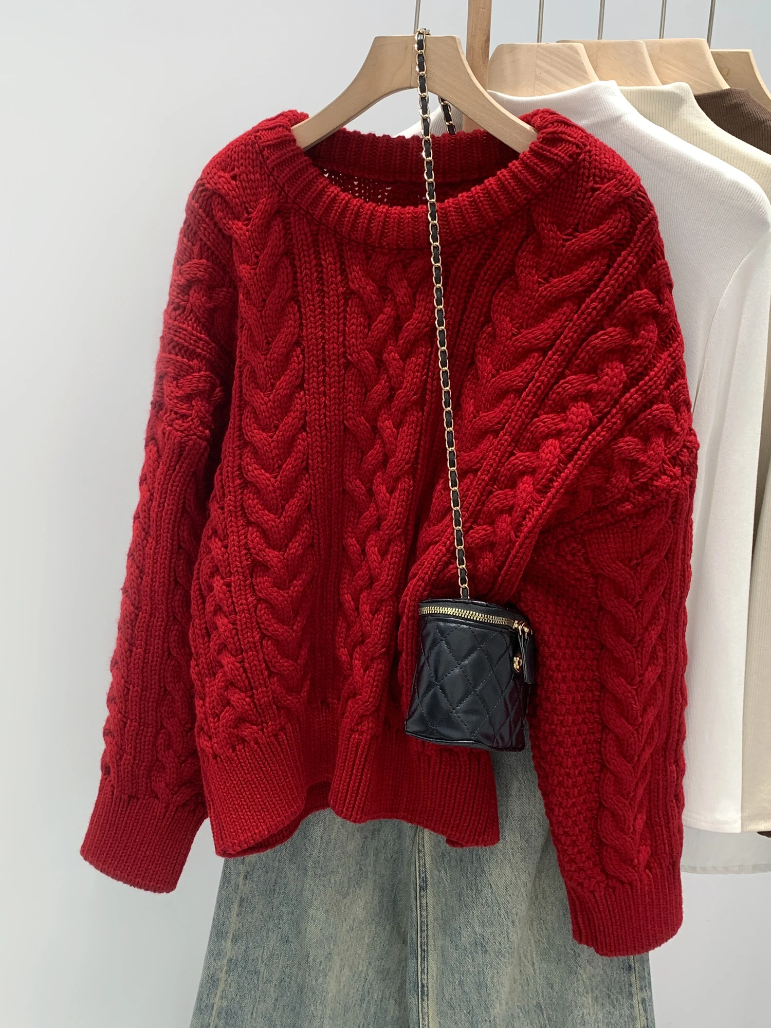Premium Knitted round Neck Pullover Base Shirt Women's Autumn Winter Red Sweater Outerwear Casual Comfortable Soft Korean Style
Premium Knitted round Neck Pullover Base Shirt Women's Autumn Winter Red Sweater Outerwear Casual Comfortable Soft Korean Style