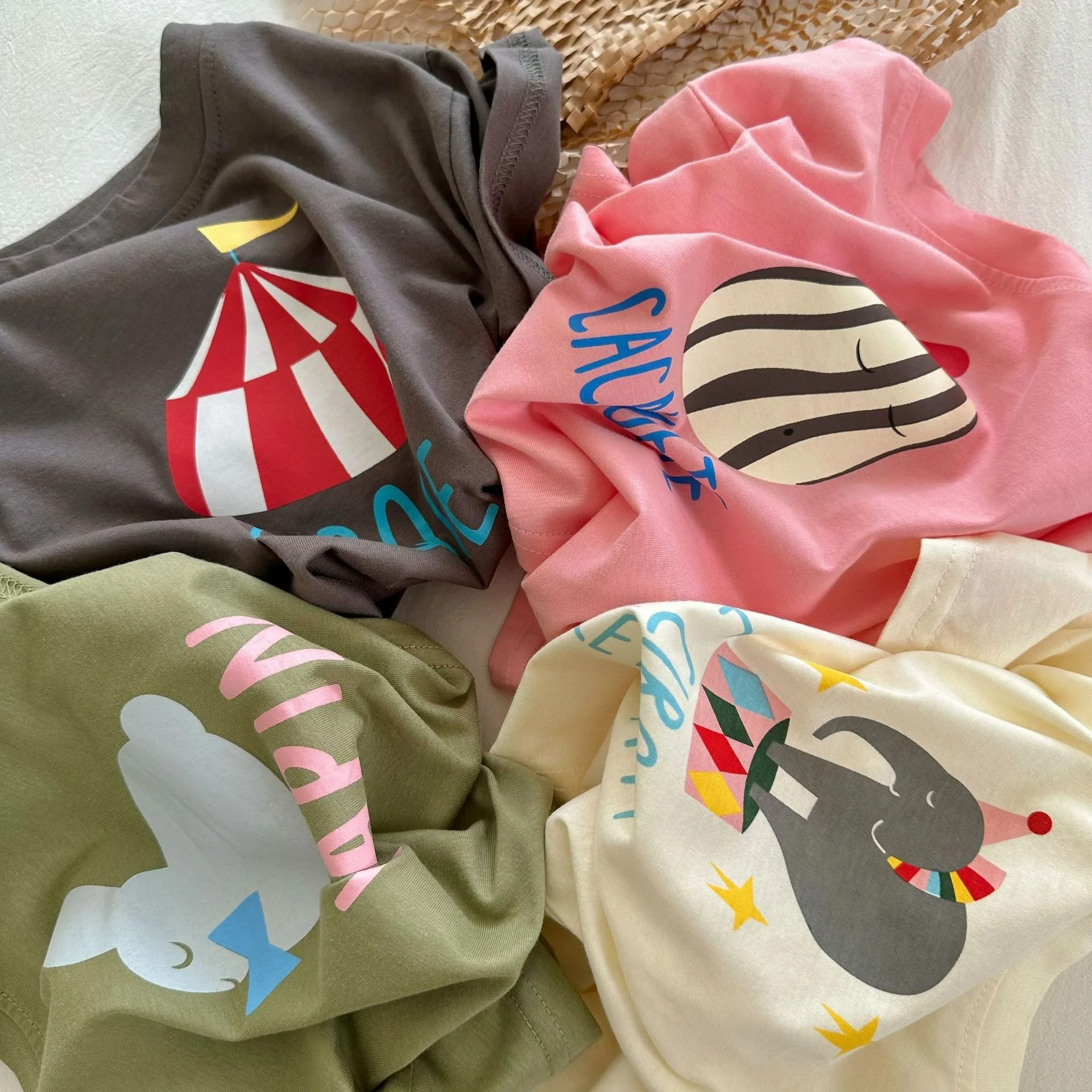 Cute pattern Children's T-Shirt for Boys Girls Kids Shirts Baby Short Sleeve Full Print Toddler Cotton Tee Tops Clothing 3-10Y
Cute pattern Children's T-Shirt for Boys Girls Kids Shirts Baby Short Sleeve Full Print Toddler Cotton Tee Tops Clothing 3-10Y