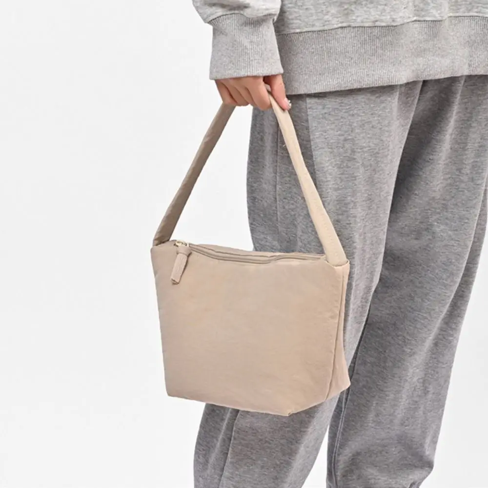 Fashion Korean Style Nylon Handbag Pure Color Large Capacity Cloth Shoulder Bag Simple All-match Tote Bag Girls
Fashion Korean Style Nylon Handbag Pure Color Large Capacity Cloth Shoulder Bag Simple All-match Tote Bag Girls