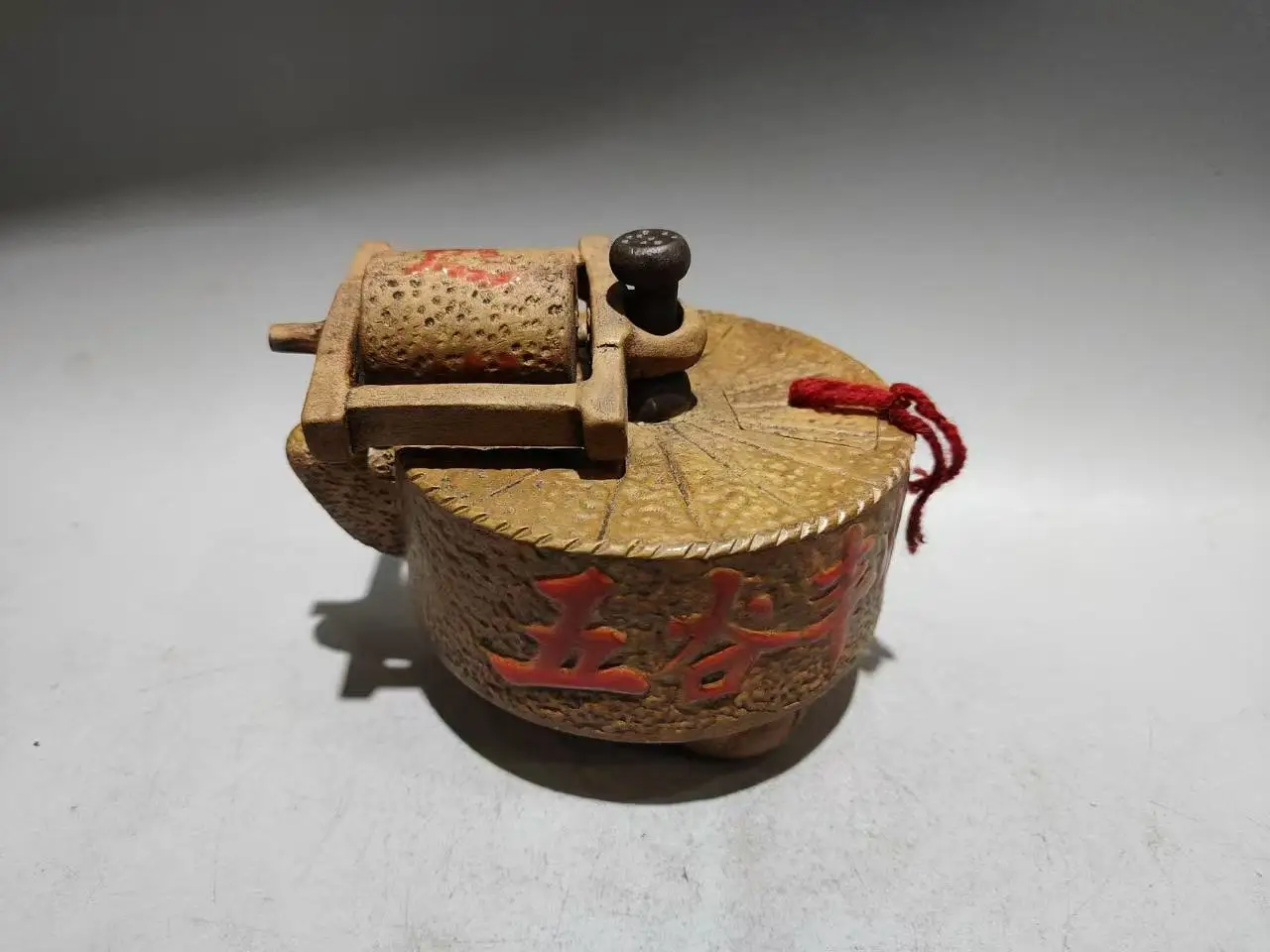 Old Chinese Handcraft Enameled YiXing Zi Sha Clay (yellow stoneware) Teapot,stone mill,with mark,Free shipping
Old Chinese Handcraft Enameled YiXing Zi Sha Clay (yellow stoneware) Teapot,stone mill,with mark,Free shipping