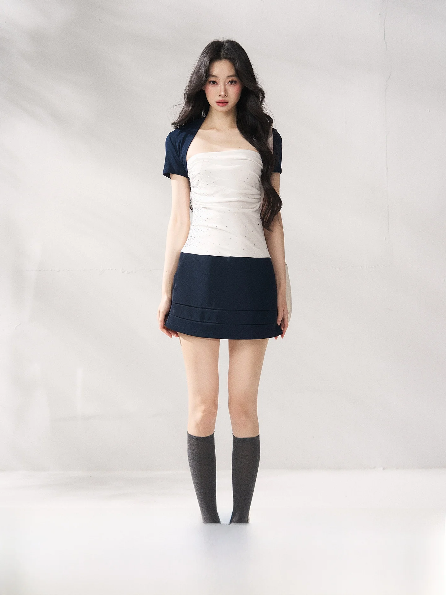 7Shiftin Original Design Slimming Summer New Style Simple Fashion Short Skirt Two-Piece Set High Waist Slim Fit Shirt
7Shiftin Original Design Slimming Summer New Style Simple Fashion Short Skirt Two-Piece Set High Waist Slim Fit Shirt