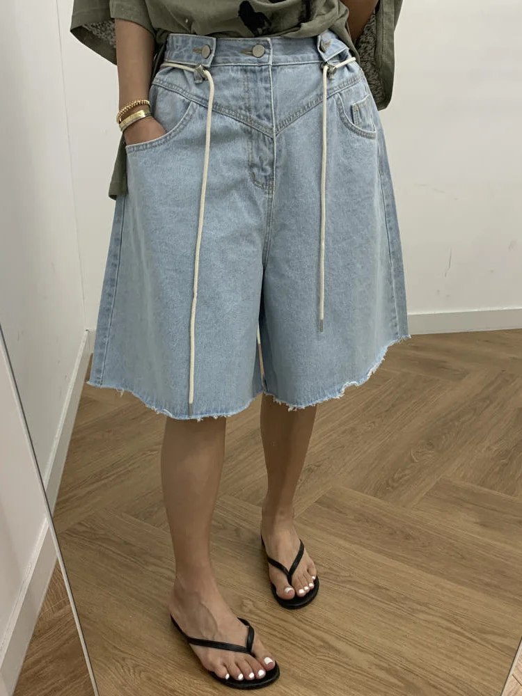 Retro Washed Wide Leg Denim Jeans Women's Bell Bottoms Cuffed Five Inch Casual Pants Drawstring Waist Slimming Versatile
Retro Washed Wide Leg Denim Jeans Women's Bell Bottoms Cuffed Five Inch Casual Pants Drawstring Waist Slimming Versatile