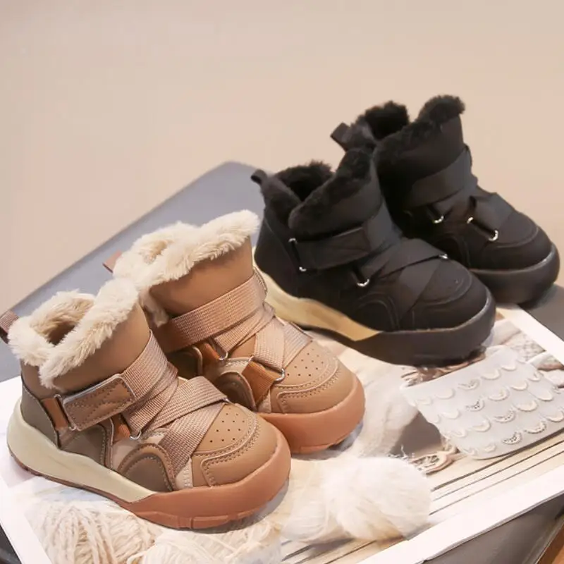 Kawaii повседневная обувь, модная детская обувь, зимние ботинки для мальчиков, нескользящие зимние новые непромокаемые теплые ботинки из толстого хлопка на флисовой подкладке
Kawaii повседневная обувь, модная детская обувь, зимние ботинки для мальчиков, нескользящие зимние новые непромокаемые теплые ботинки из толстого хлопка на флисовой подкладке