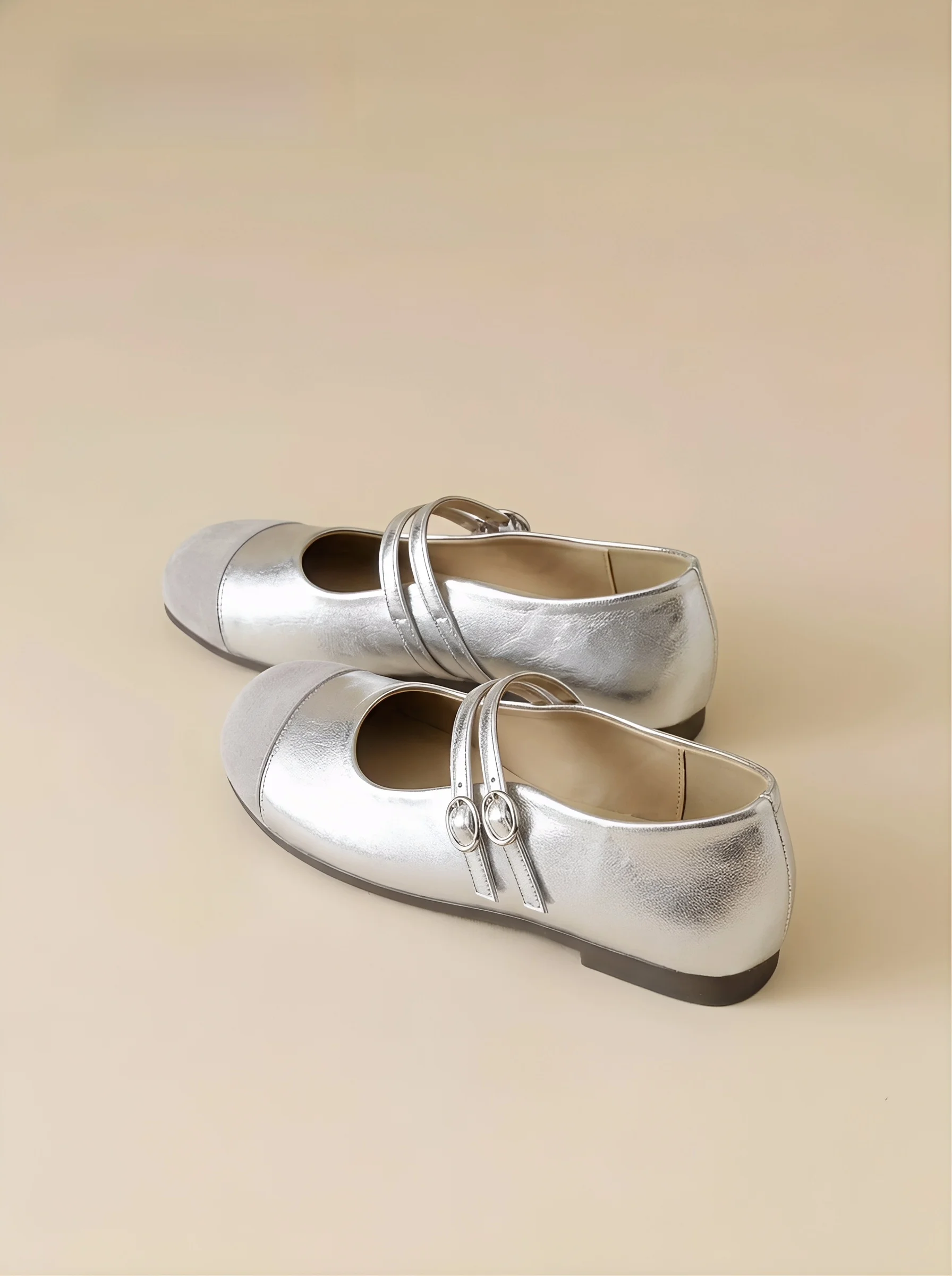 Silver Mary Jane Ballet Flat Shoes Women's Summer New Style Casual round Toe Anti-Slip PVC Bottom Lightweight Fashionable
Silver Mary Jane Ballet Flat Shoes Women's Summer New Style Casual round Toe Anti-Slip PVC Bottom Lightweight Fashionable