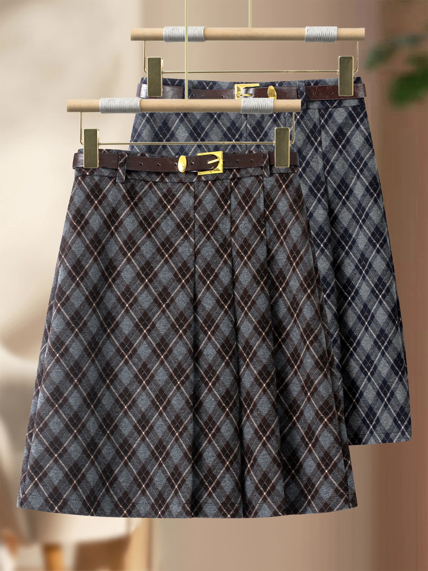 High Waist Plaid Woolen Skirt Women's Autumn Winter New Style A-Line Pleated Slimming Short Skirt Casual Fashion
High Waist Plaid Woolen Skirt Women's Autumn Winter New Style A-Line Pleated Slimming Short Skirt Casual Fashion