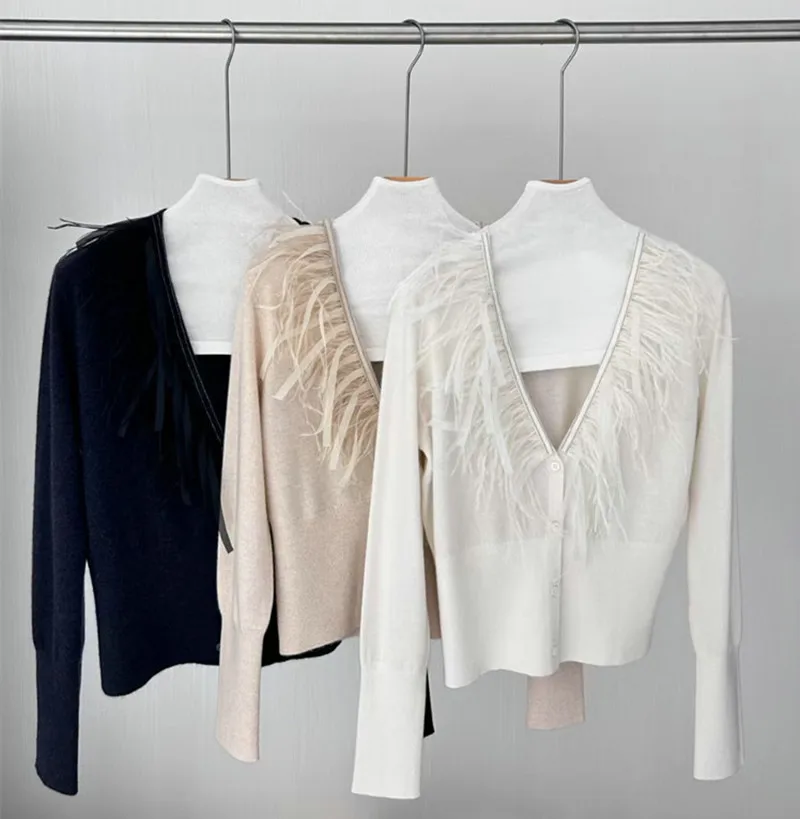 High-End Women's Autumn Winter New V-neck Feather Stitching Cashmere Knitted Cardigan
High-End Women's Autumn Winter New V-neck Feather Stitching Cashmere Knitted Cardigan