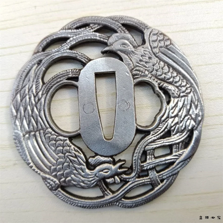 Exquisite Alloy Tsuba Guarsd Apply To Japanese Katana Samurai Sword FIttings Parts New Pierced Phoenix Very Beautiful
Exquisite Alloy Tsuba Guarsd Apply To Japanese Katana Samurai Sword FIttings Parts New Pierced Phoenix Very Beautiful