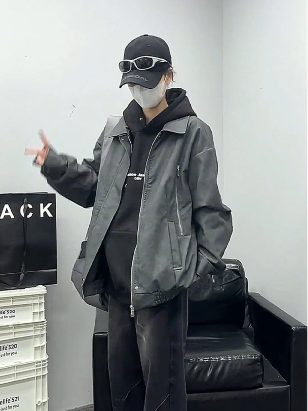 Мужская кожаная куртка в стиле ретро American Sle, весна-осень, Detroit, с застежкой на плечо, Cleanfit, Guangzhou Baseball, формальная
Мужская кожаная куртка в стиле ретро American Sle, весна-осень, Detroit, с застежкой на плечо, Cleanfit, Guangzhou Baseball, формальная