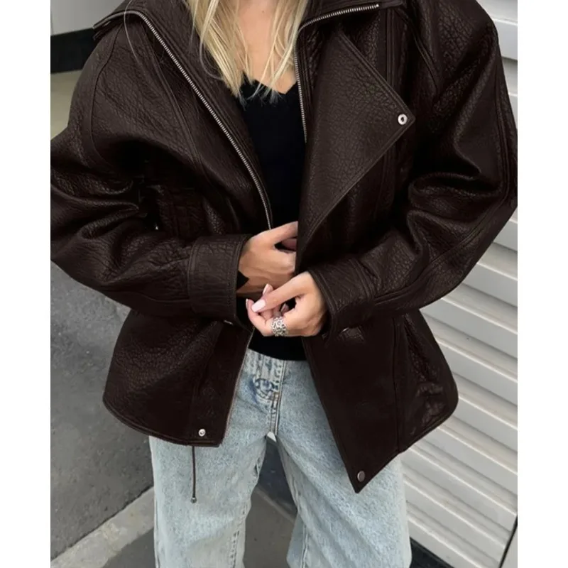 Кожаная куртка High Street с эффектом утяжки на талии, женская, винтажная, с отложным воротником, на молнии, с карманами, новинка 2025 года, повседневная верхняя одежда для женщин
Кожаная куртка High Street с эффектом утяжки на талии, женская, винтажная, с отложным воротником, на молнии, с карманами, новинка 2025 года, повседневная верхняя одежда для женщин