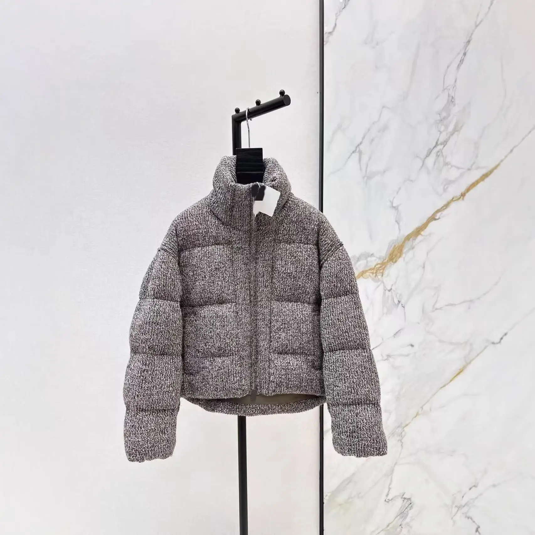 Early Spring Loose Fit Stand Collar Patchwork Warm Fashionable down Jacket Women's Winter Coat Thick Ultra Short Style
Early Spring Loose Fit Stand Collar Patchwork Warm Fashionable down Jacket Women's Winter Coat Thick Ultra Short Style