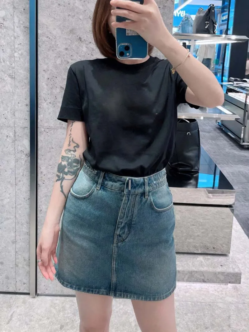 Girls' style women's half skirt is fashionable, exquisite, slim fitting, versatile, metal chain wrapped short skirt, mini skirt
Girls' style women's half skirt is fashionable, exquisite, slim fitting, versatile, metal chain wrapped short skirt, mini skirt