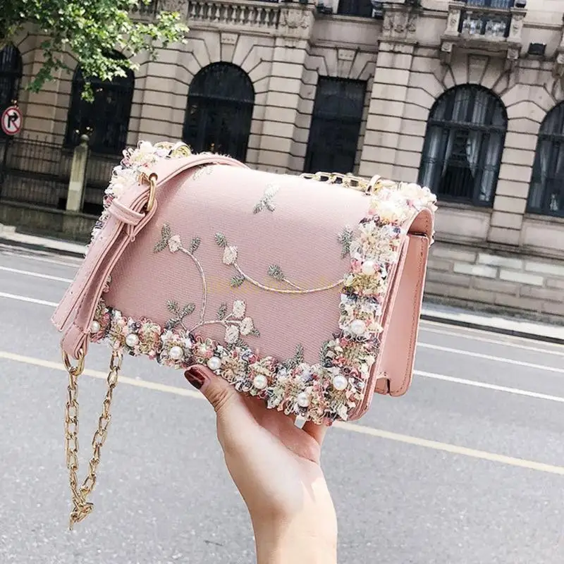 X90D Luxurious Chain Crossbody Bag with Delicate Embroidery Pearls Chain Bag Small Square Bag A Must Have for Trendsetters
X90D Luxurious Chain Crossbody Bag with Delicate Embroidery Pearls Chain Bag Small Square Bag A Must Have for Trendsetters