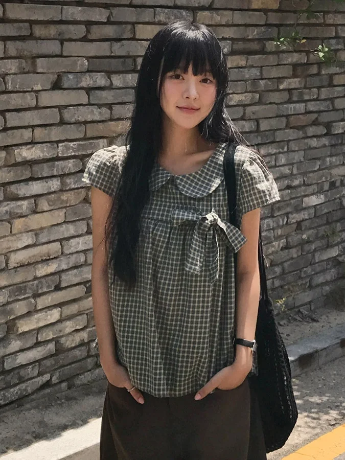 Korean Style Short Sleeve Shirt with Bow Tie Doll Collar Anti-Aging for Women Plaid Pattern Vintage School Style Top
Korean Style Short Sleeve Shirt with Bow Tie Doll Collar Anti-Aging for Women Plaid Pattern Vintage School Style Top