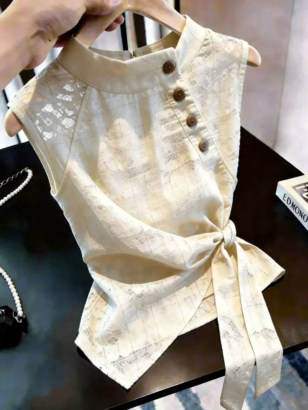 French Style Button Design Lightweight Lace Embroidery Sleeveless Vest Summer Gentle Wind Belted Waist Small Shirt for Women
French Style Button Design Lightweight Lace Embroidery Sleeveless Vest Summer Gentle Wind Belted Waist Small Shirt for Women