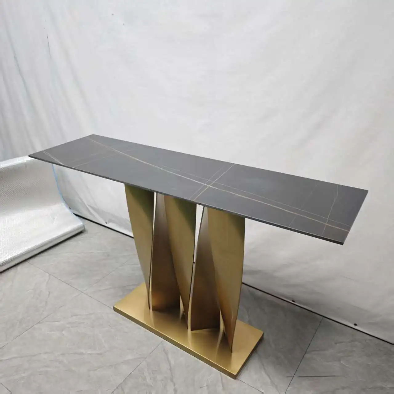//Light Luxury New Style Love Shape Marble Entryway Table Modern Simple Design For Home Living Room Hotel Or Bedroom Furniture
//Light Luxury New Style Love Shape Marble Entryway Table Modern Simple Design For Home Living Room Hotel Or Bedroom Furniture