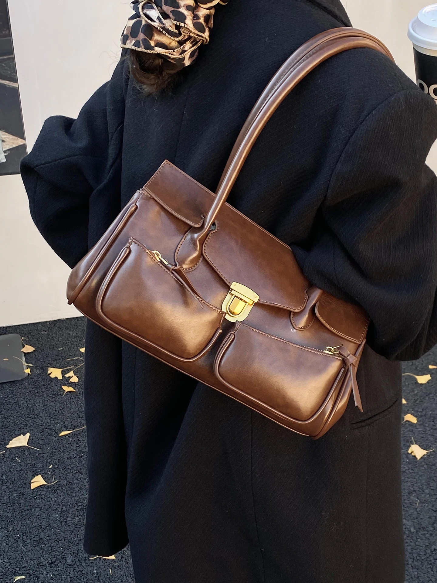 Retro Oil Wax Leather Large Tote Bag Women's Multi-ket Menger Bag Autumn Winter Commuting Underarm Bag Sli Durable
Retro Oil Wax Leather Large Tote Bag Women's Multi-ket Menger Bag Autumn Winter Commuting Underarm Bag Sli Durable